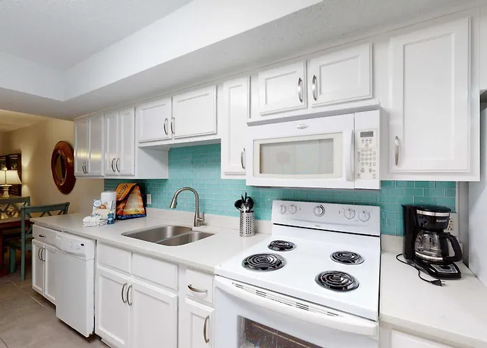 Renovated Gulf-front With Lovely View Balcony Ac W&d & Pool Holiday home