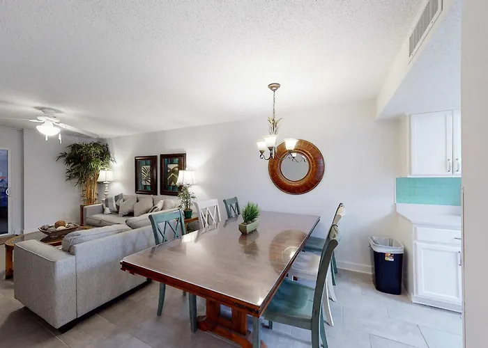 Holiday home Renovated Gulf-front With Lovely View Balcony Ac W&d & Pool *
