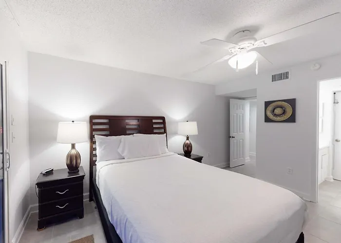 Renovated Gulf-front With Lovely View Balcony Ac W&d & Pool *