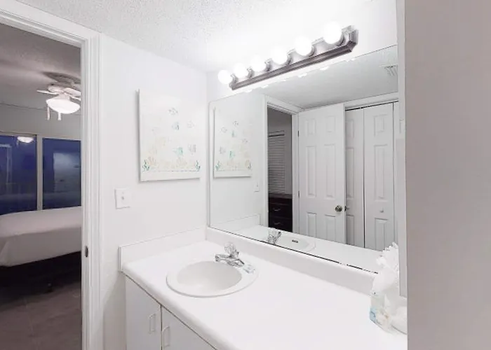 Holiday home Renovated Gulf-front With Lovely View Balcony Ac W&d & Pool