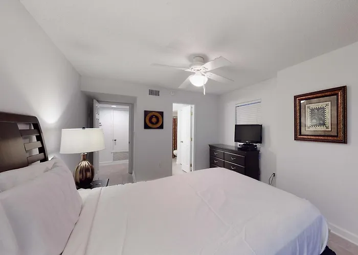 Renovated Gulf-front With Lovely View Balcony Ac W&d & Pool Holiday home *