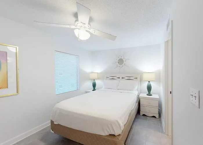 Renovated Gulf-front With Lovely View Balcony Ac W&d & Pool Holiday home *