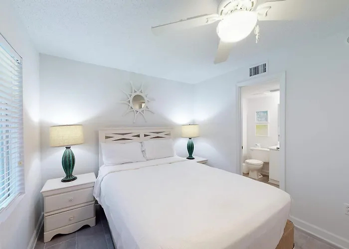 Holiday home Renovated Gulf-front With Lovely View Balcony Ac W&d & Pool *