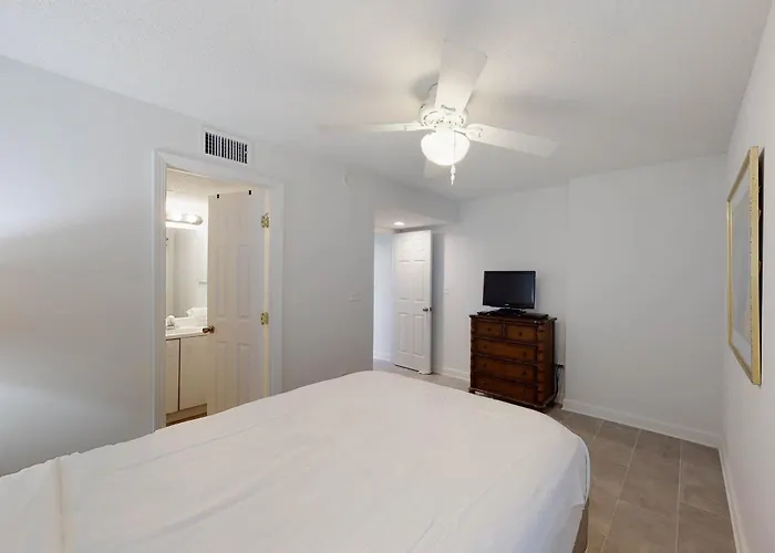 Holiday home Renovated Gulf-front With Lovely View Balcony Ac W&d & Pool