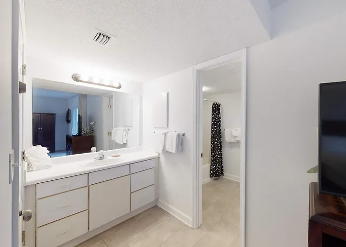 Holiday home Renovated Gulf-front With Lovely View Balcony Ac W&d & Pool Gulf Shores