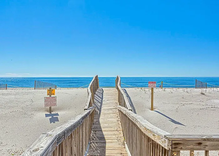 Holiday home Renovated Gulf-front With Lovely View Balcony Ac W&d & Pool